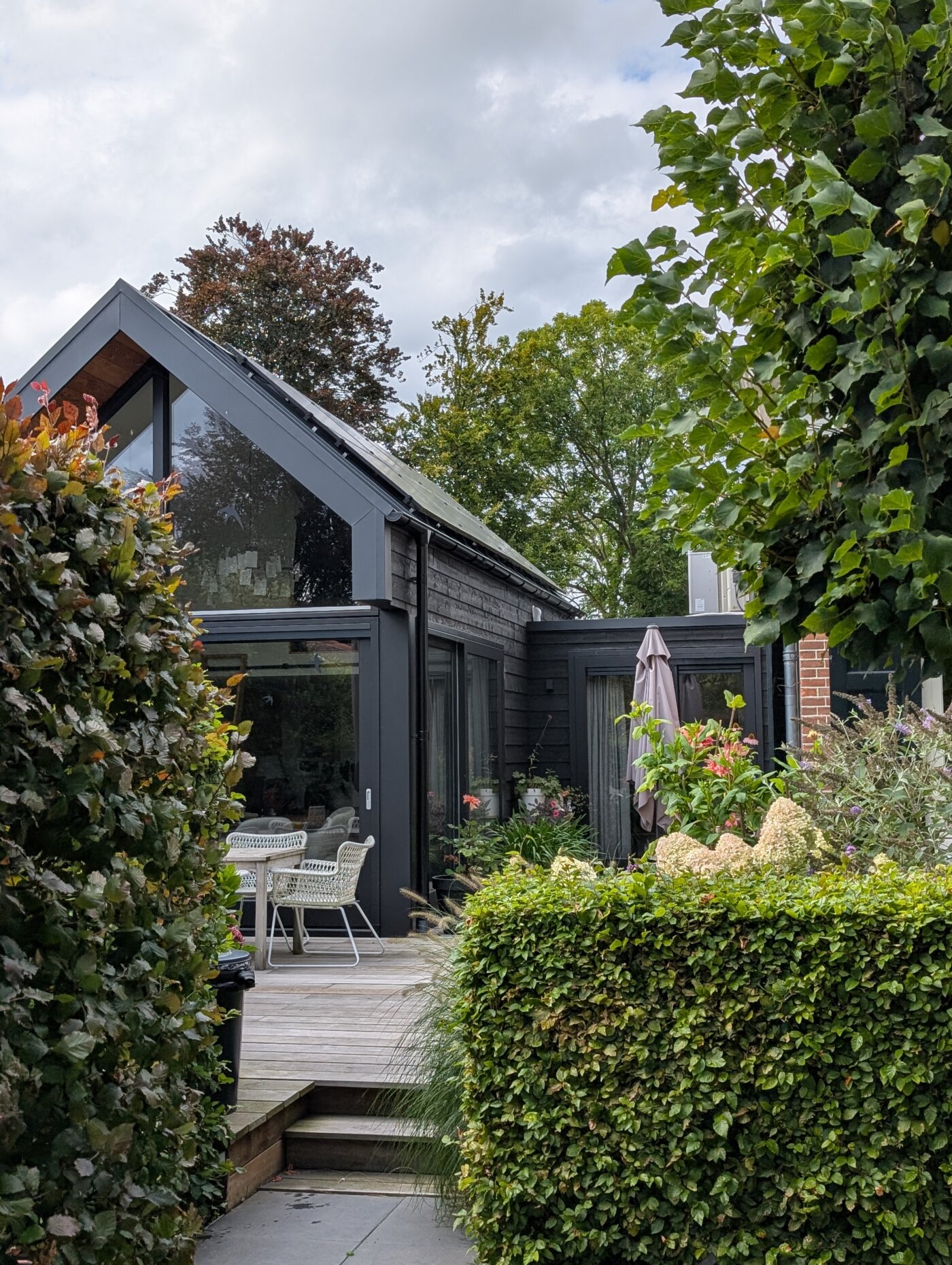 Moderne schuurwoning zwart