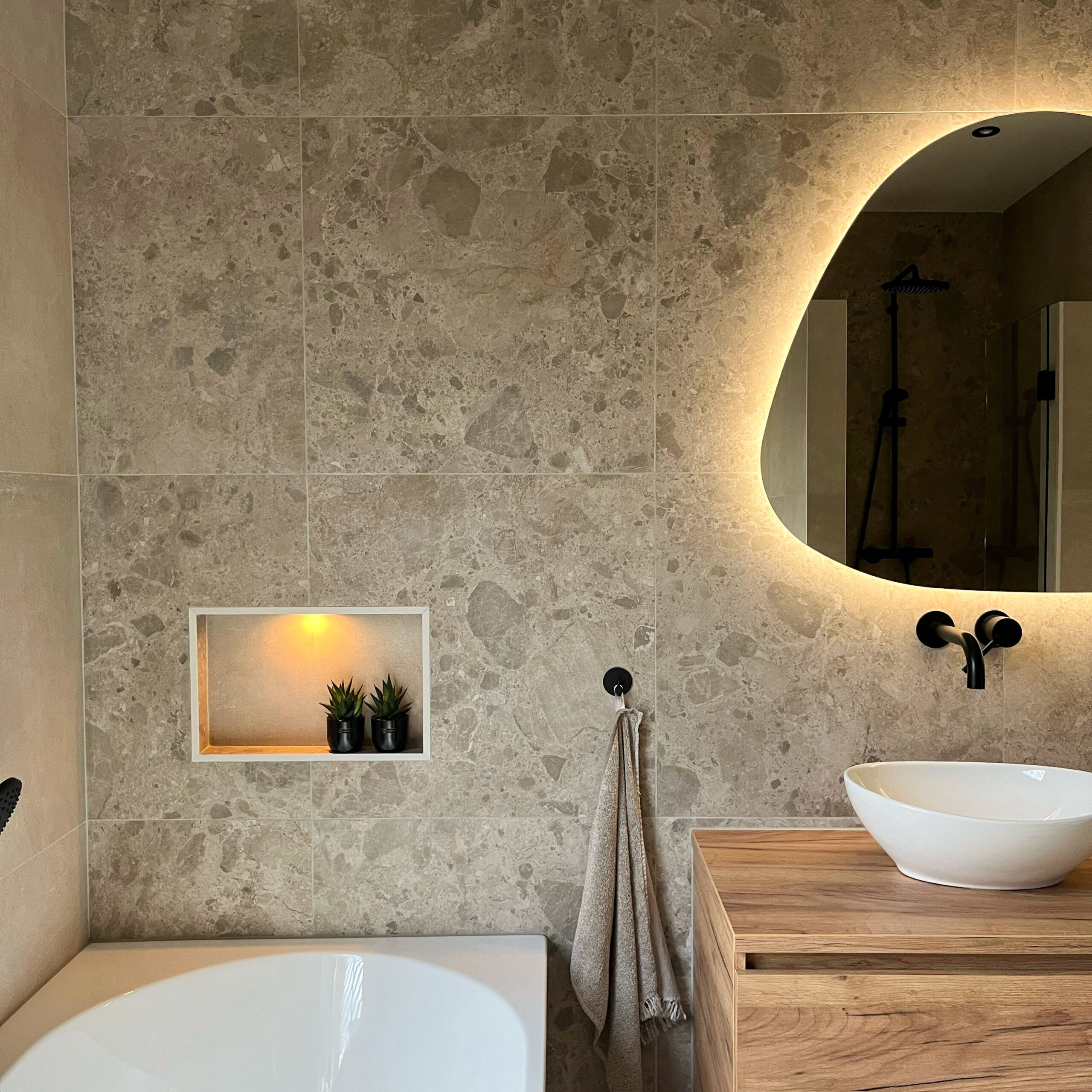 Beige-badkamer-met-terrazzo-tegels-en-eiken-badmeubel-scaled.jpeg
1 januari 2026
925 KB
1920 bij 2560 pixels
Originele afbeelding: Beige-badkamer-met-terrazzo-tegels-en-eiken-badmeubel.jpeg
Afbeelding bewerk